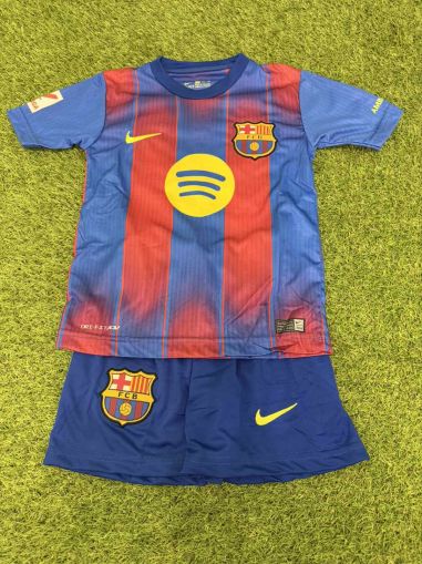 Детски футболен екип Барселона 25/26 – Класическо "Blaugrana" (Тениска и шорти)