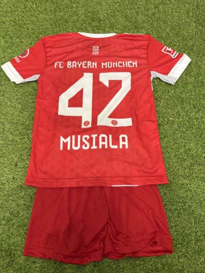 Детски футболен екип Bayern Munich 25/26 – Градска легенда (Червен)